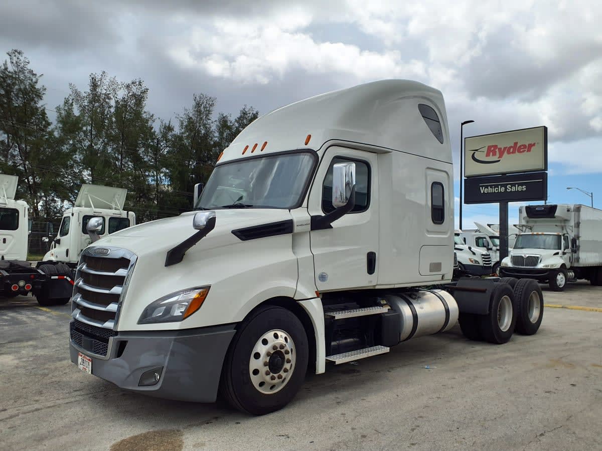 2020 Freightliner Cascadia in Miami, FL