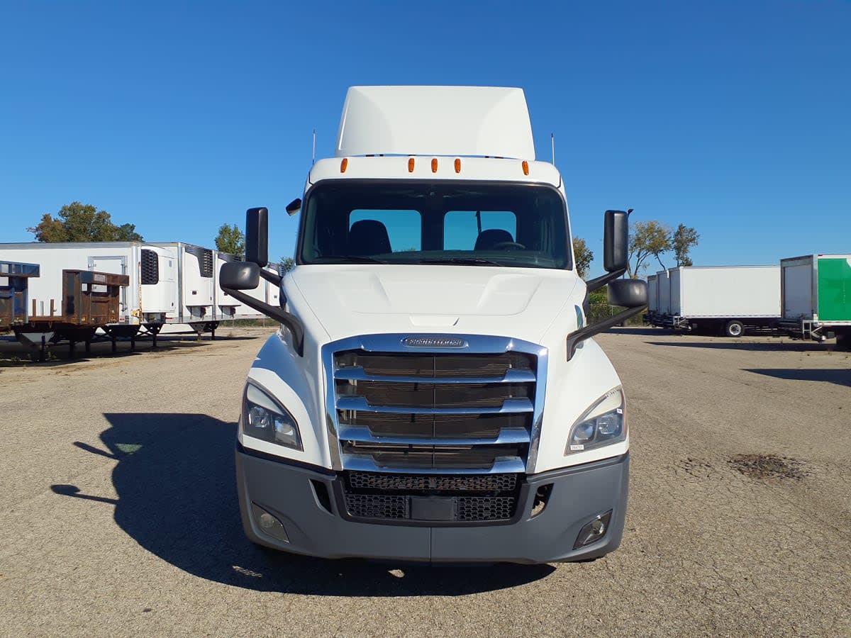 2020 Freightliner Cascadia in Wayland, MI — photo 2