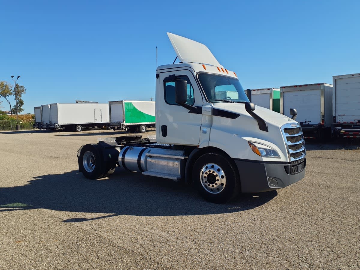 2020 Freightliner Cascadia in Wayland, MI — photo 3