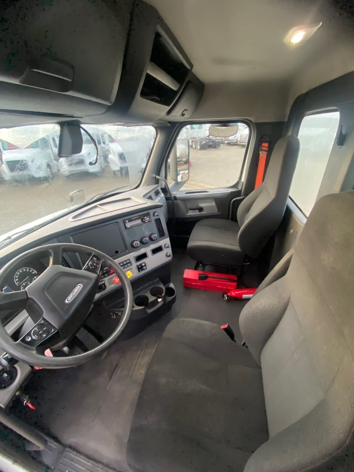 2020 Freightliner - image 7