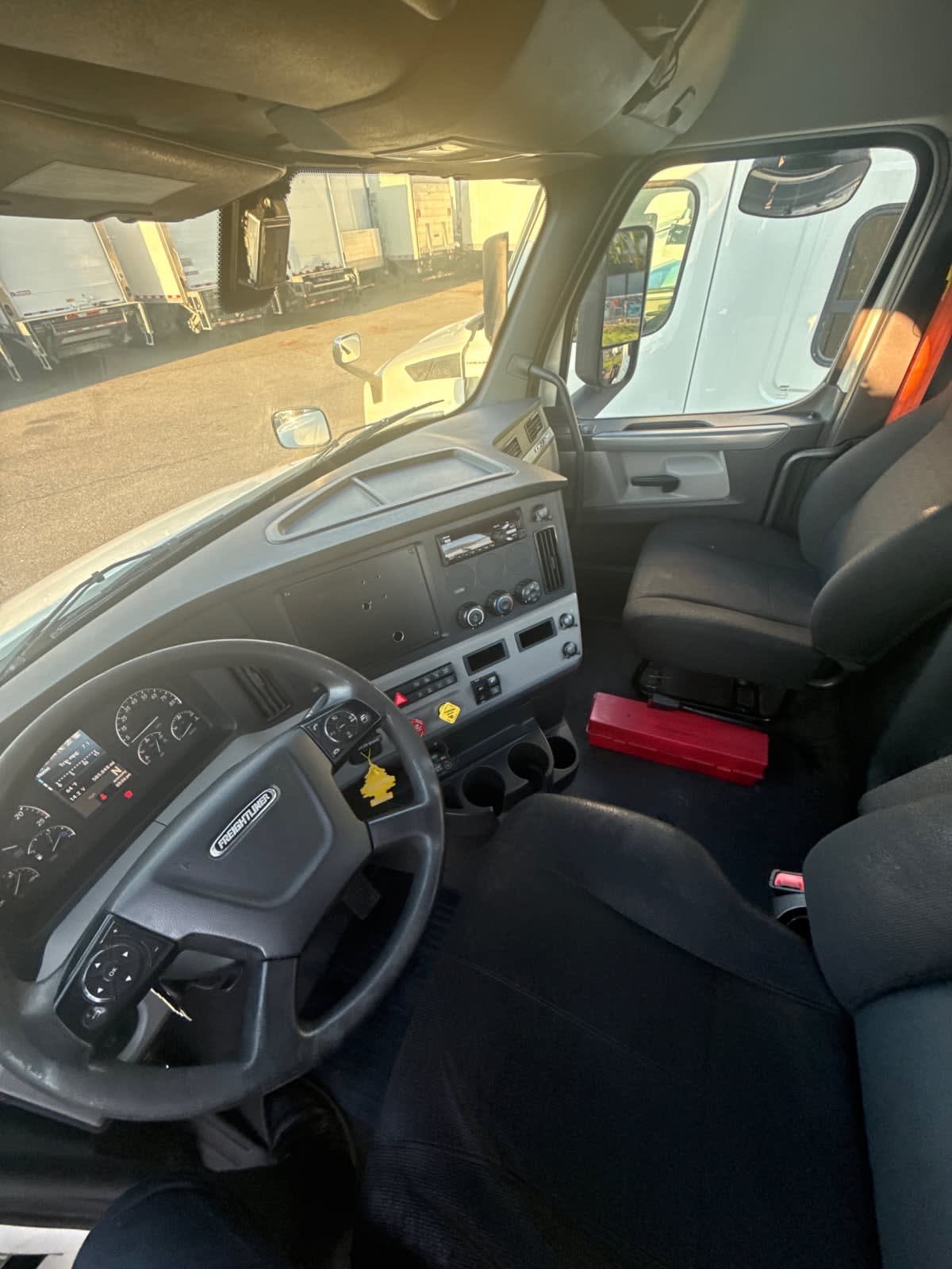 2020 Freightliner - image 7