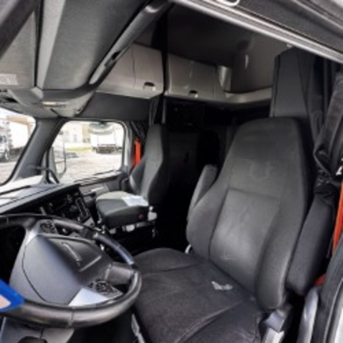 2020 Freightliner - image 7