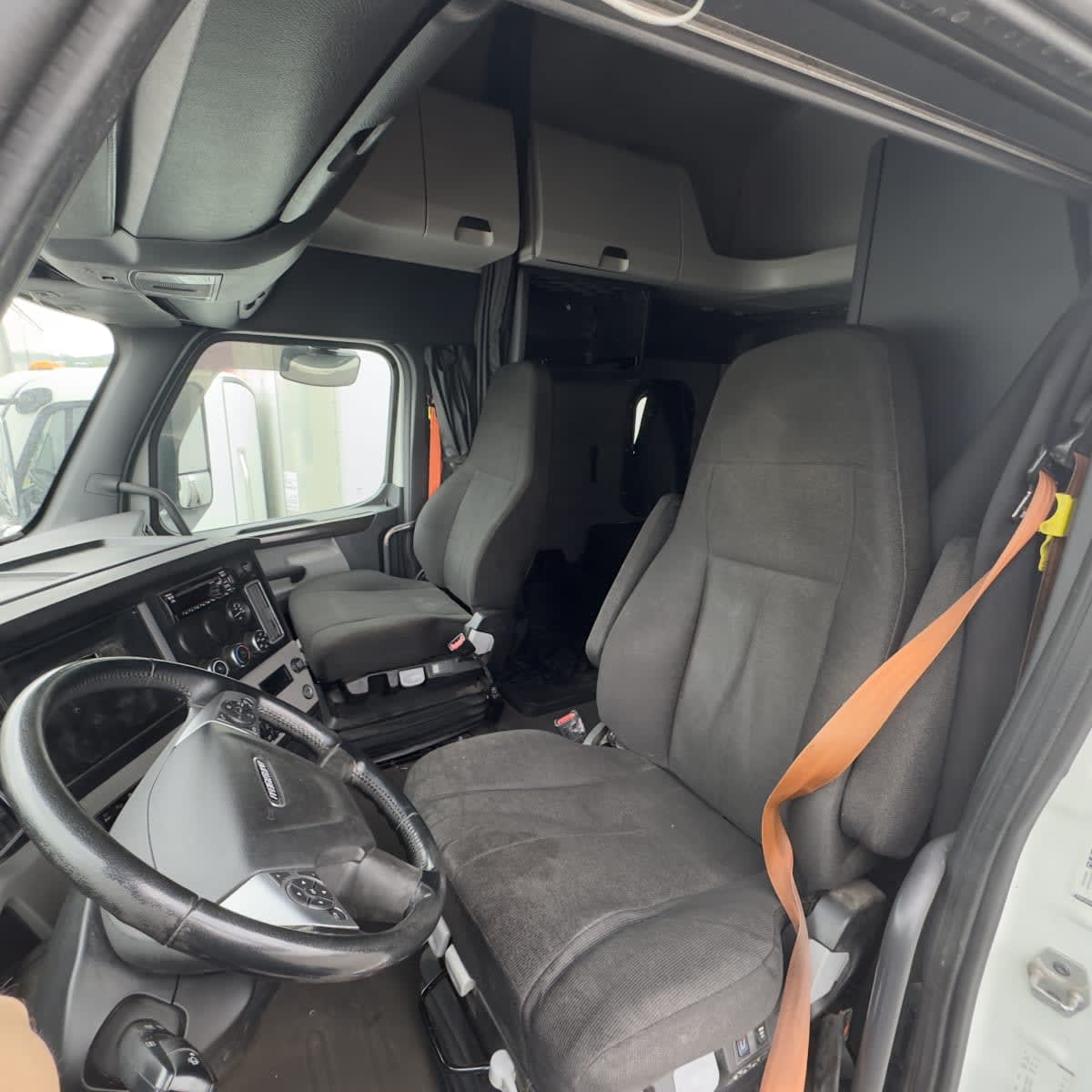 2020 Freightliner - image 7