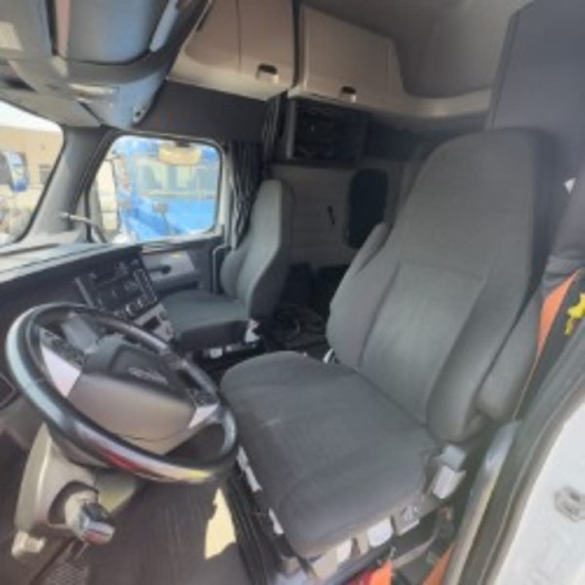 2020 Freightliner - image 7