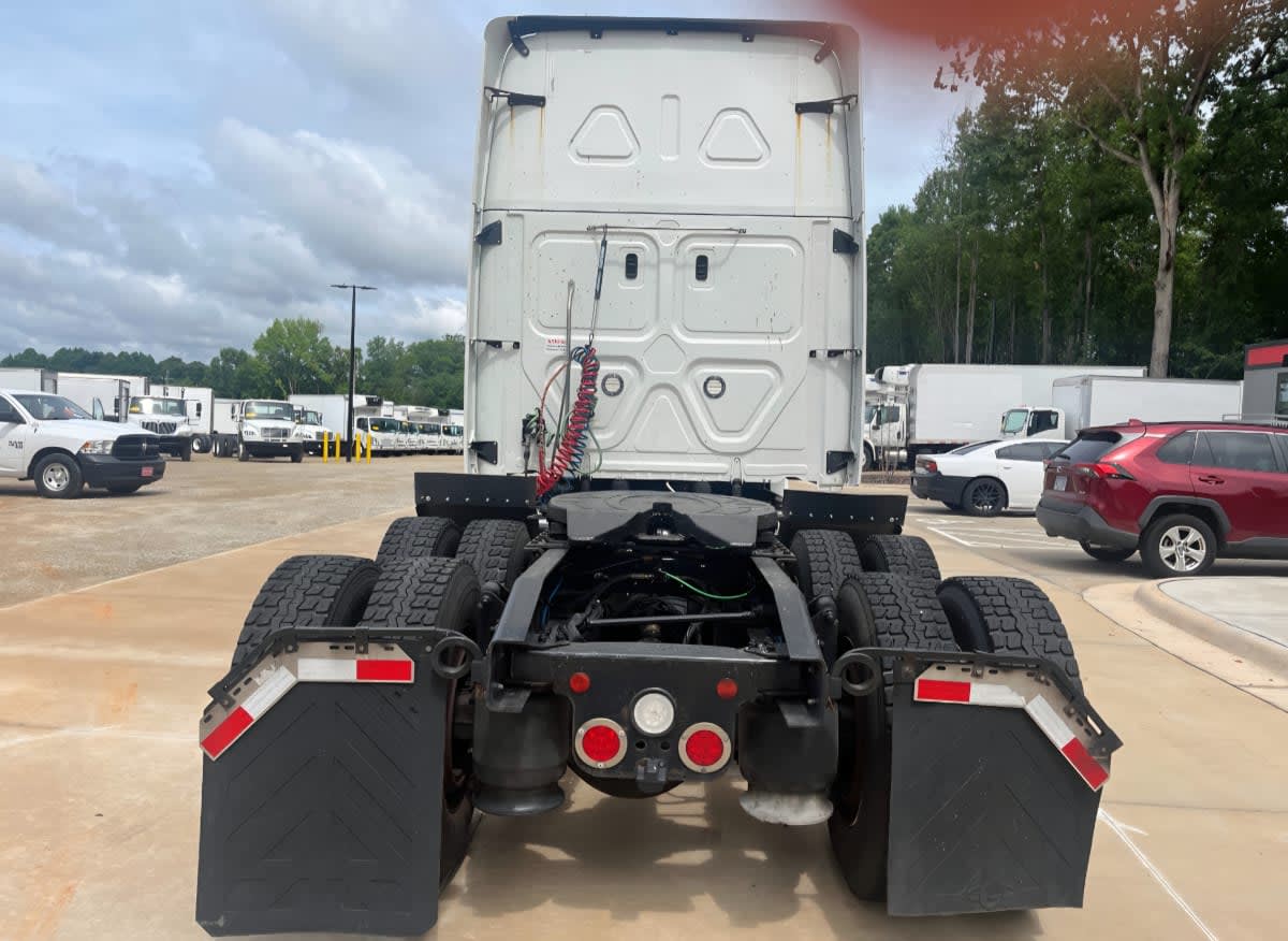 2020 Freightliner Cascadia in Greensboro, NC — photo 5