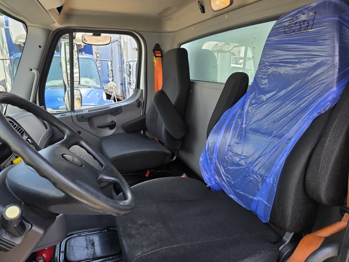 2020 Freightliner M2 106 265093