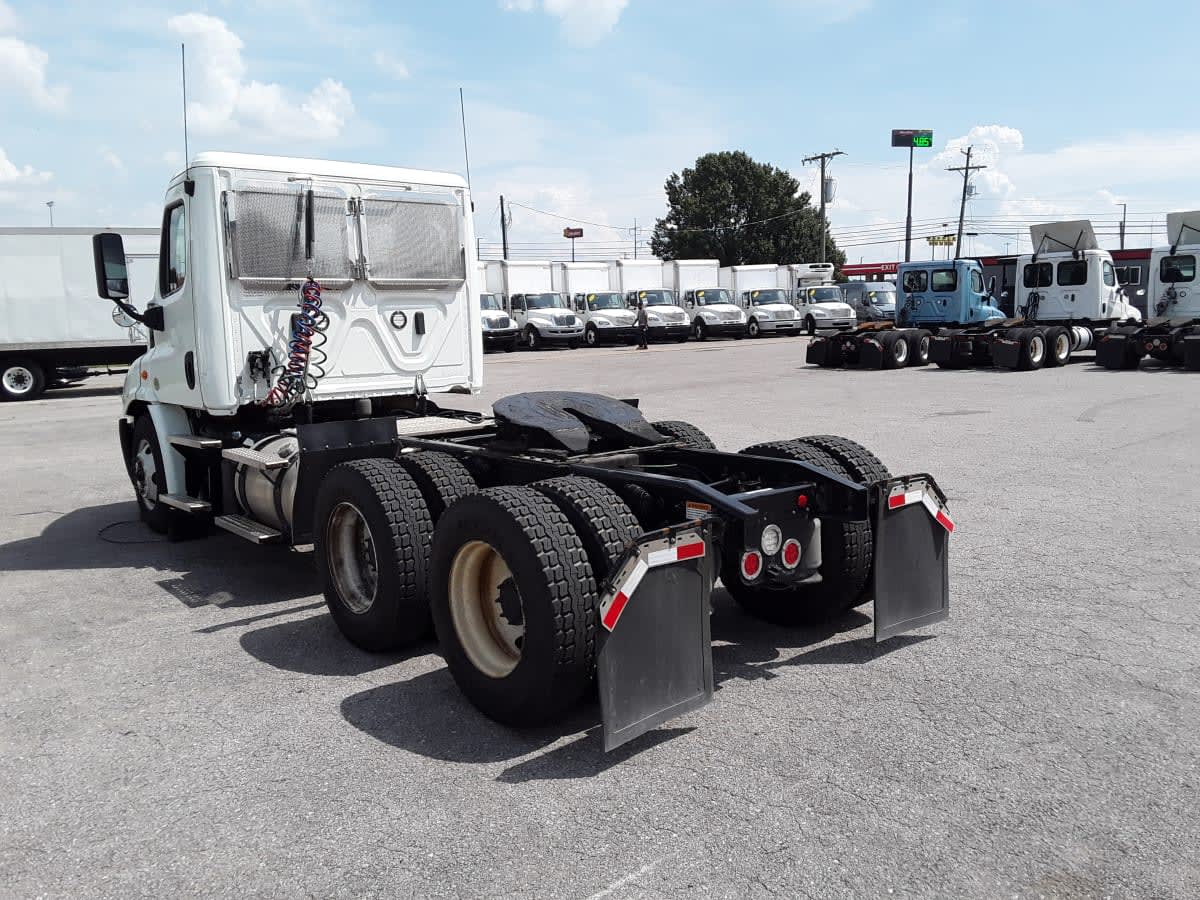 2020 Freightliner Cascadia in La Vergne, TN — photo 6