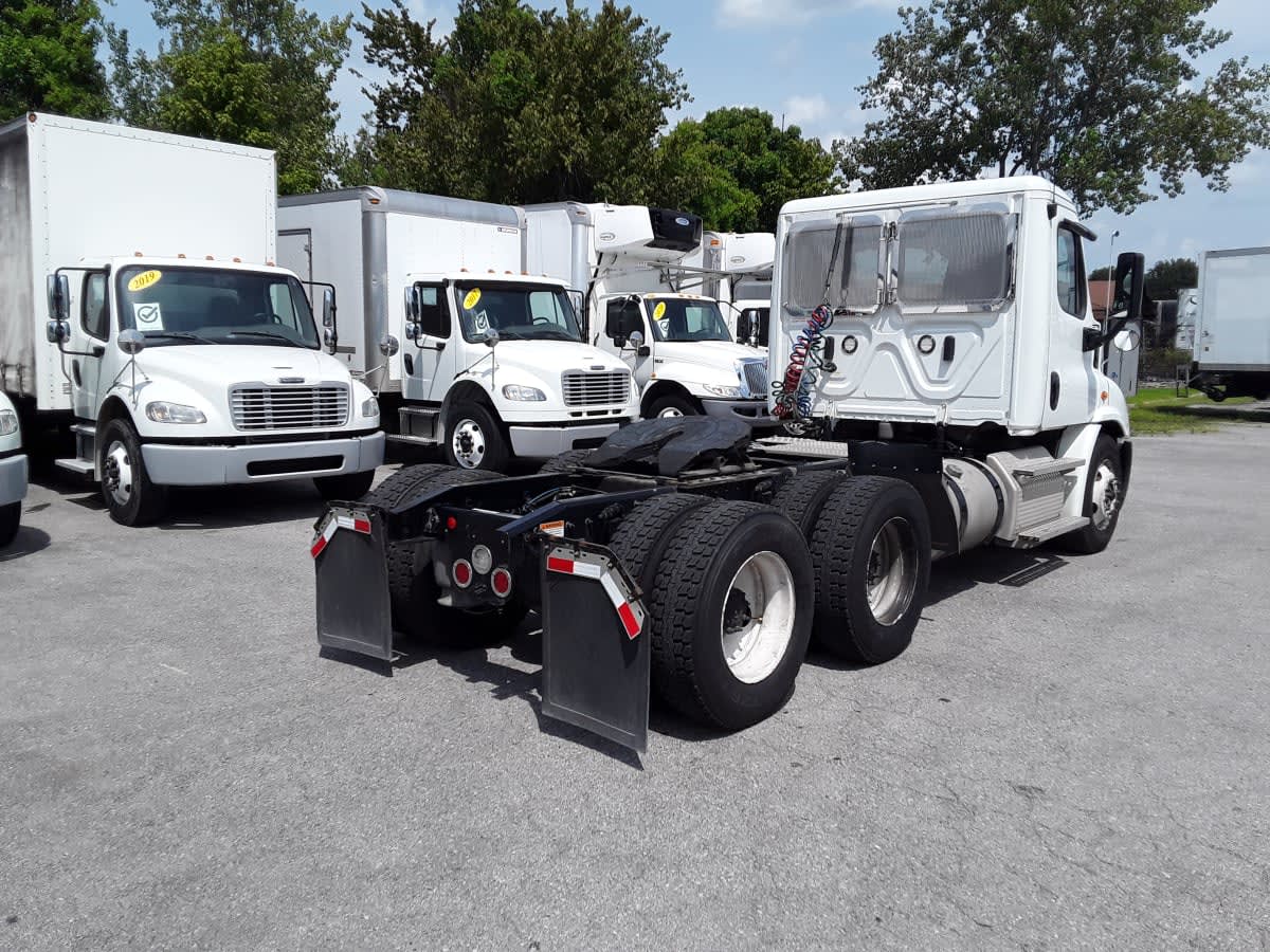 2020 Freightliner Cascadia in La Vergne, TN — photo 4