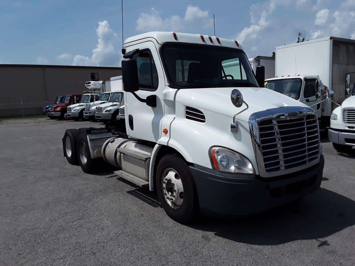 2020 Freightliner Cascadia in La Vergne, TN — photo 3
