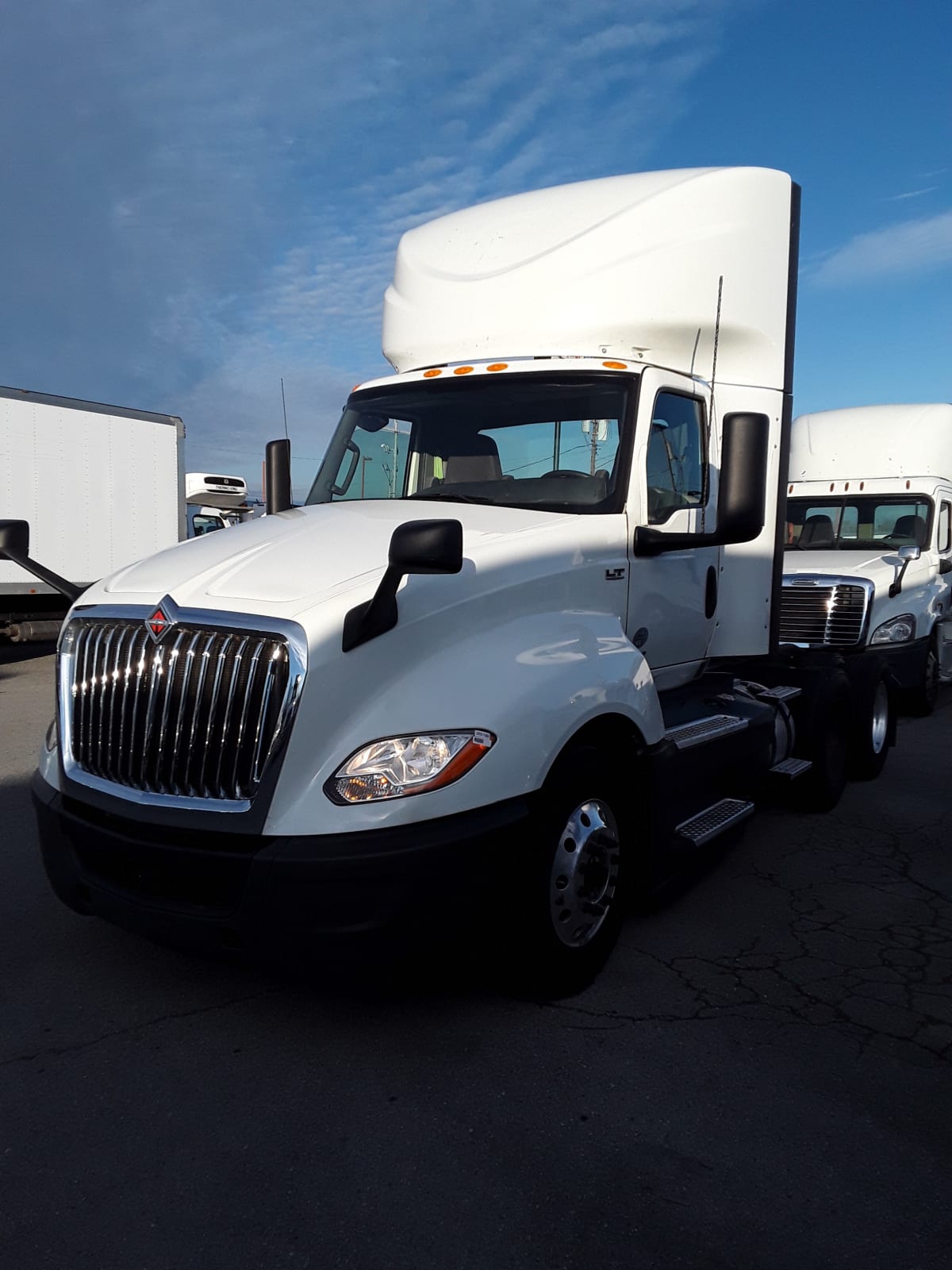 2020 Navistar International LT625 DAYCAB T/A 265199