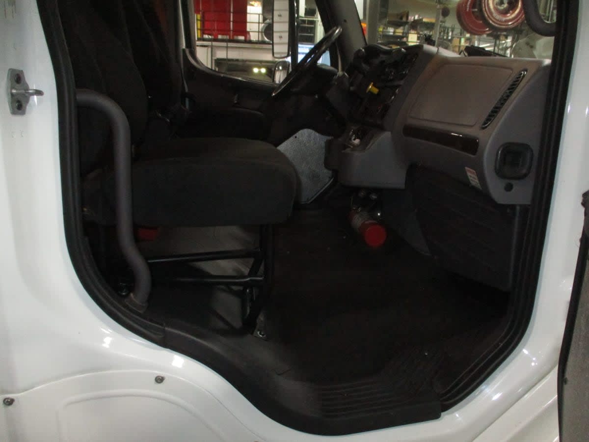 2021 Freightliner M2 106 - image 13