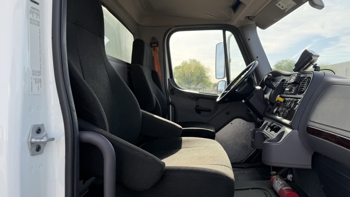 2021 Freightliner/Mercedes M2 106 265317