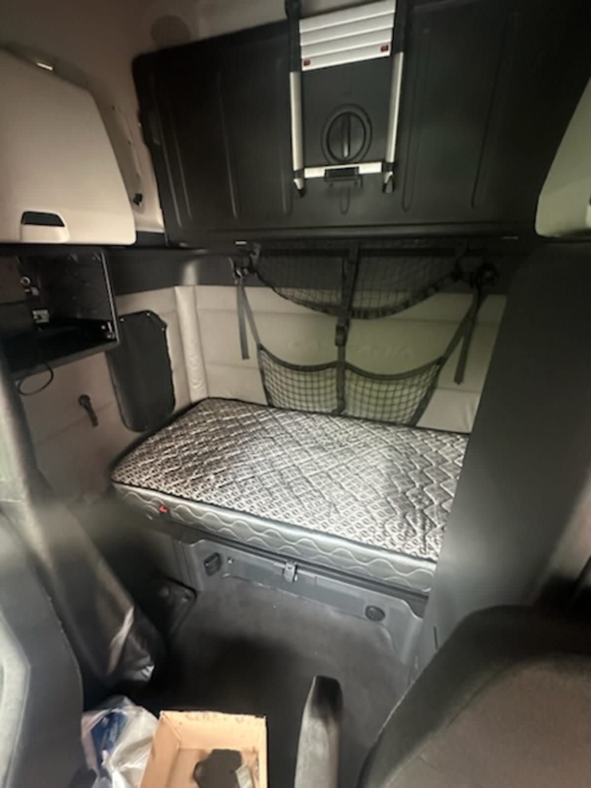 2020 Freightliner Cascadia in Bolingbrook, IL — photo 8
