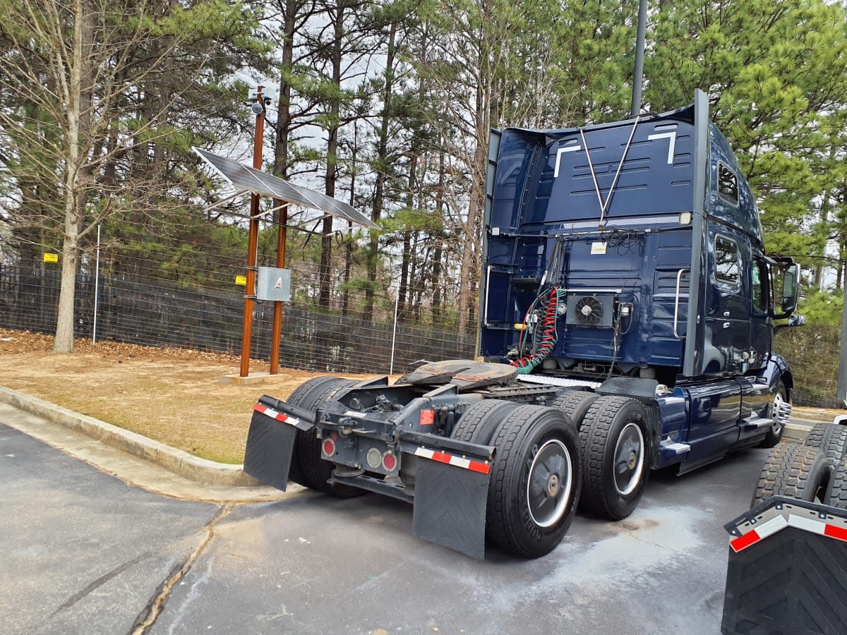 2020 Volvo - image 4