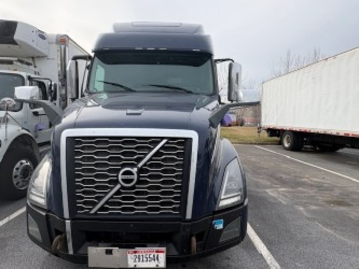 2020 Volvo - image 2