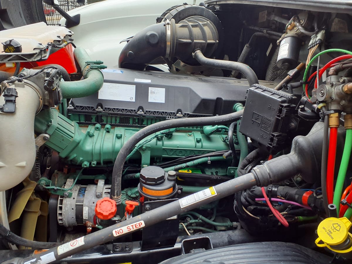 2020 Volvo - image 9