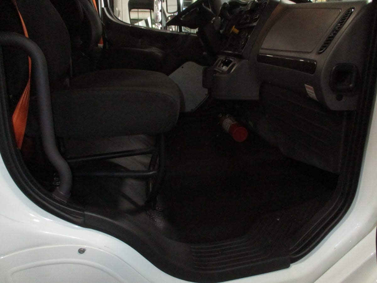 2021 Freightliner/Mercedes M2 106 265462