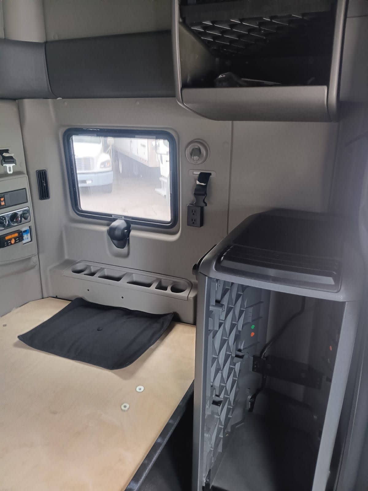 2020 International - image 13