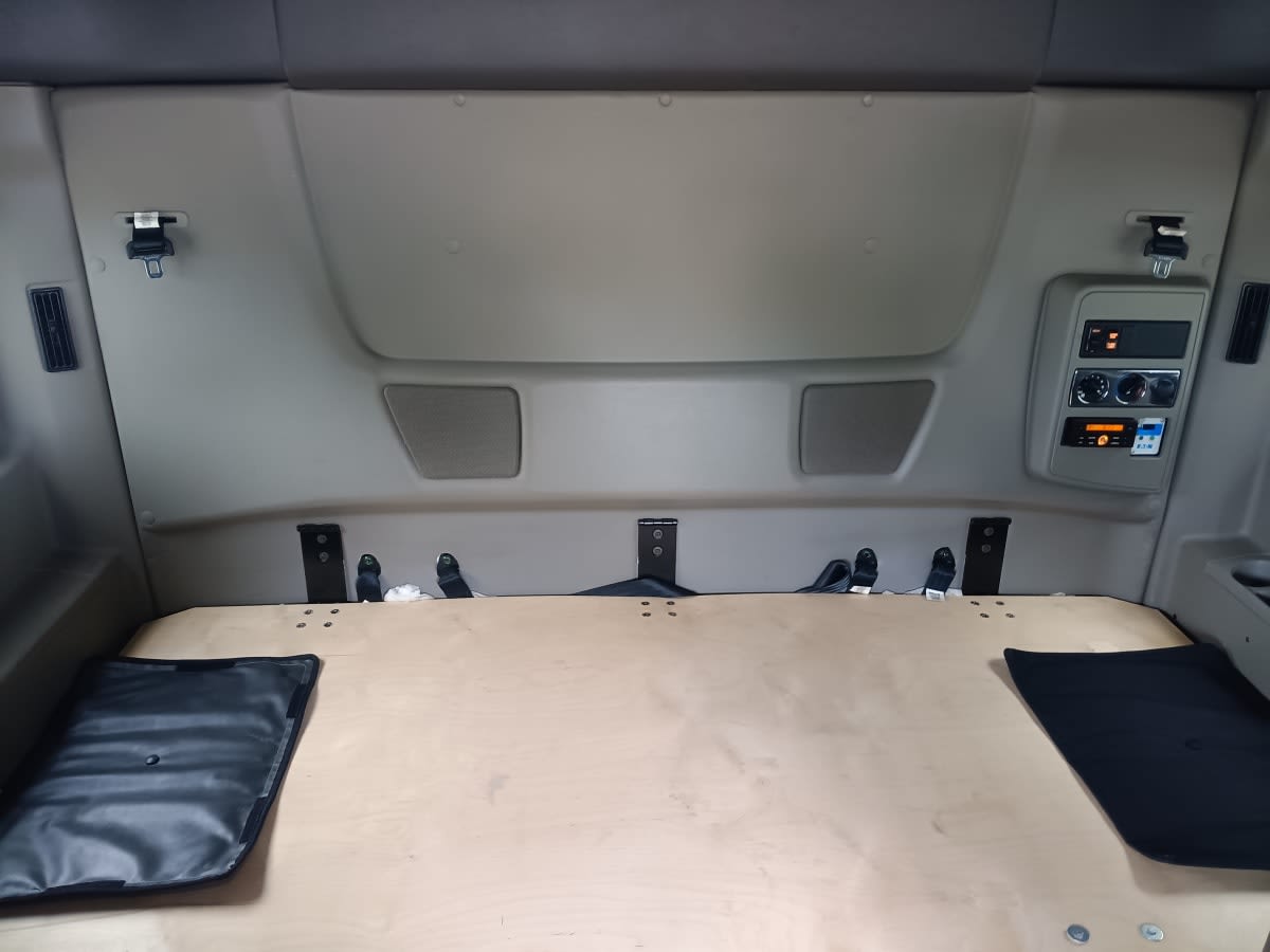 2020 International - image 8