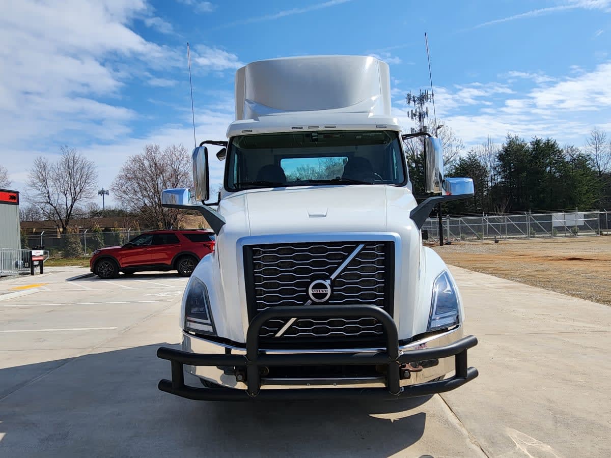 2020 Volvo - image 2