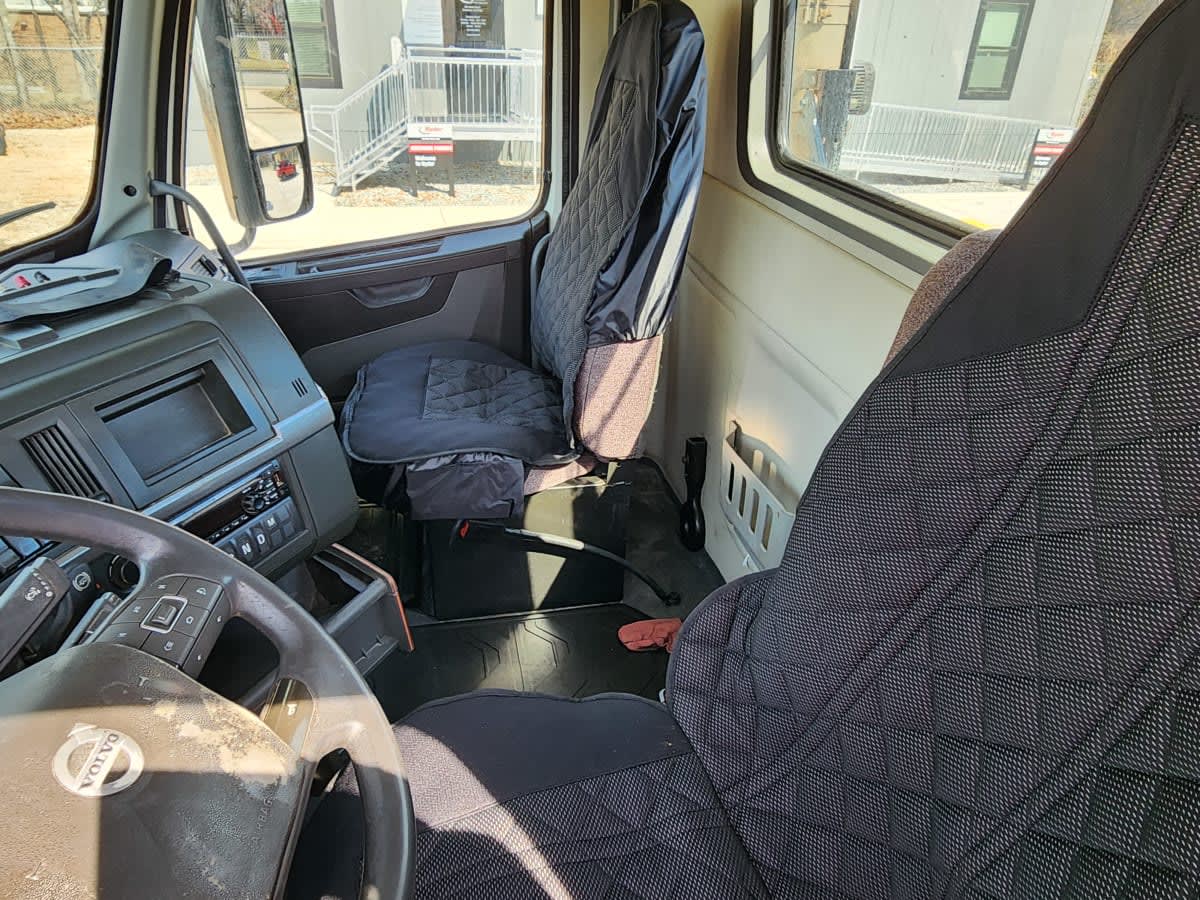 2020 Volvo - image 7