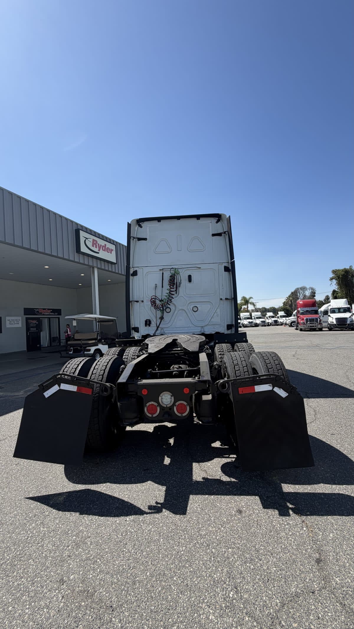 2020 Freightliner Cascadia in Pomona, CA — photo 5