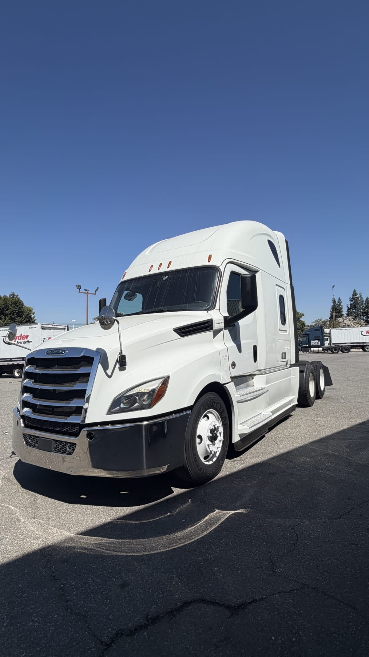 2020 Freightliner Cascadia in Pomona, CA