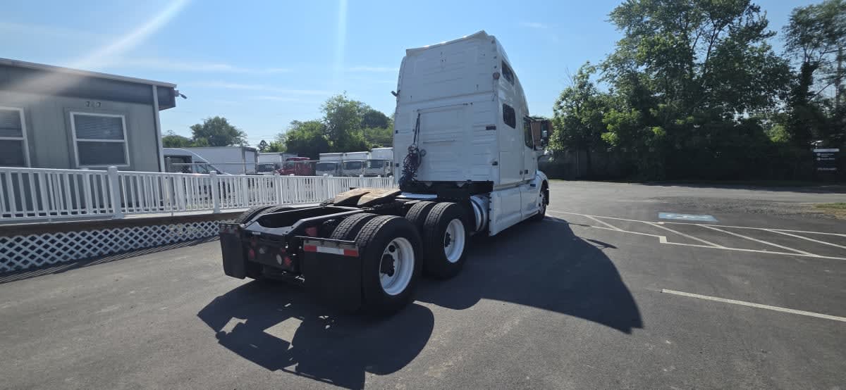 2020 Volvo VNL64T-760 266370