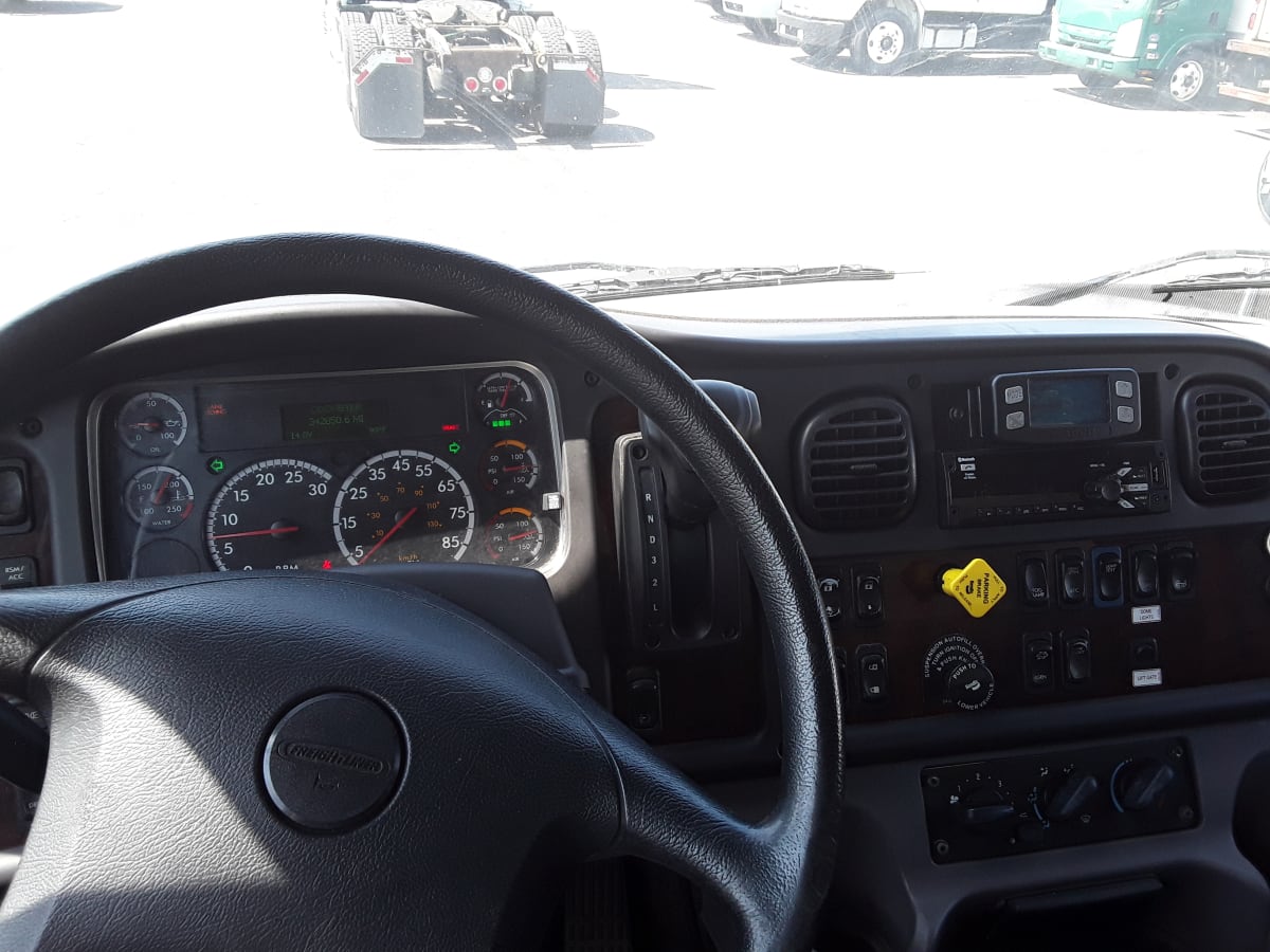 2021 Freightliner/Mercedes M2 106 266371