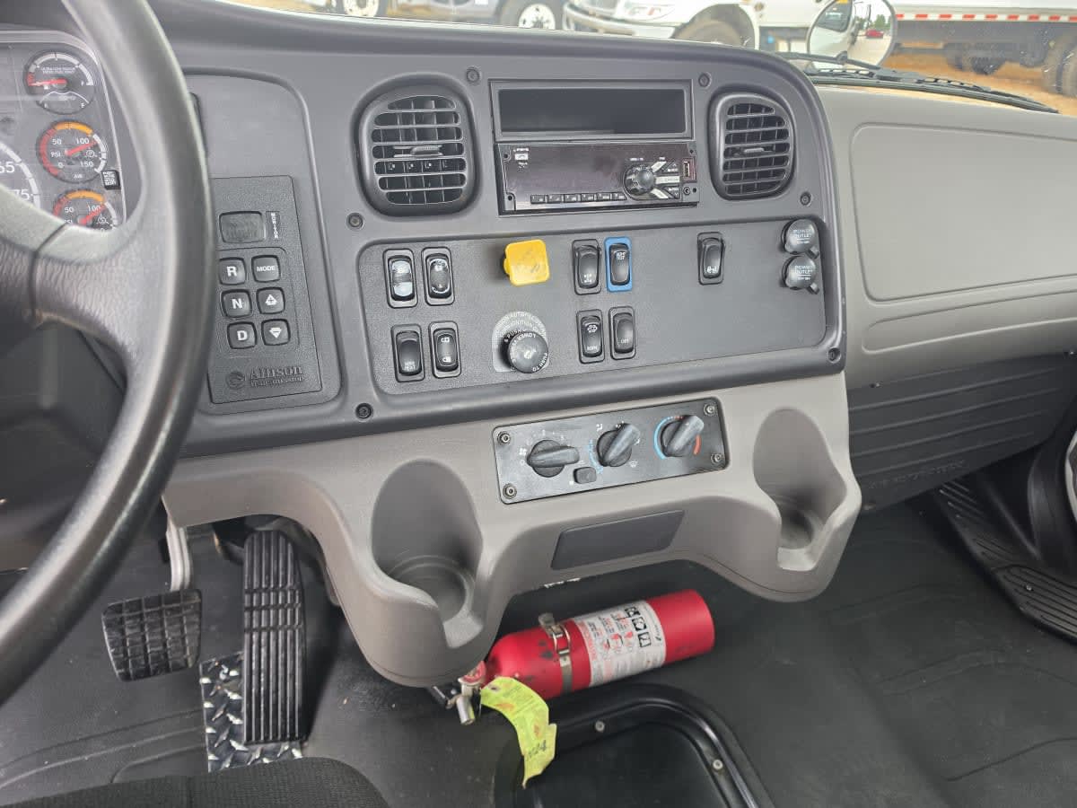 2020 Freightliner/Mercedes M2 106 266412