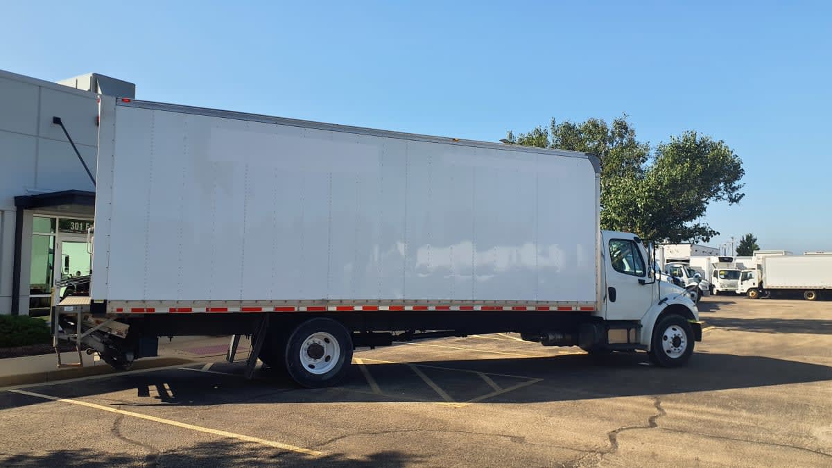 2020 Freightliner M2 106 in Bolingbrook, IL — photo 4