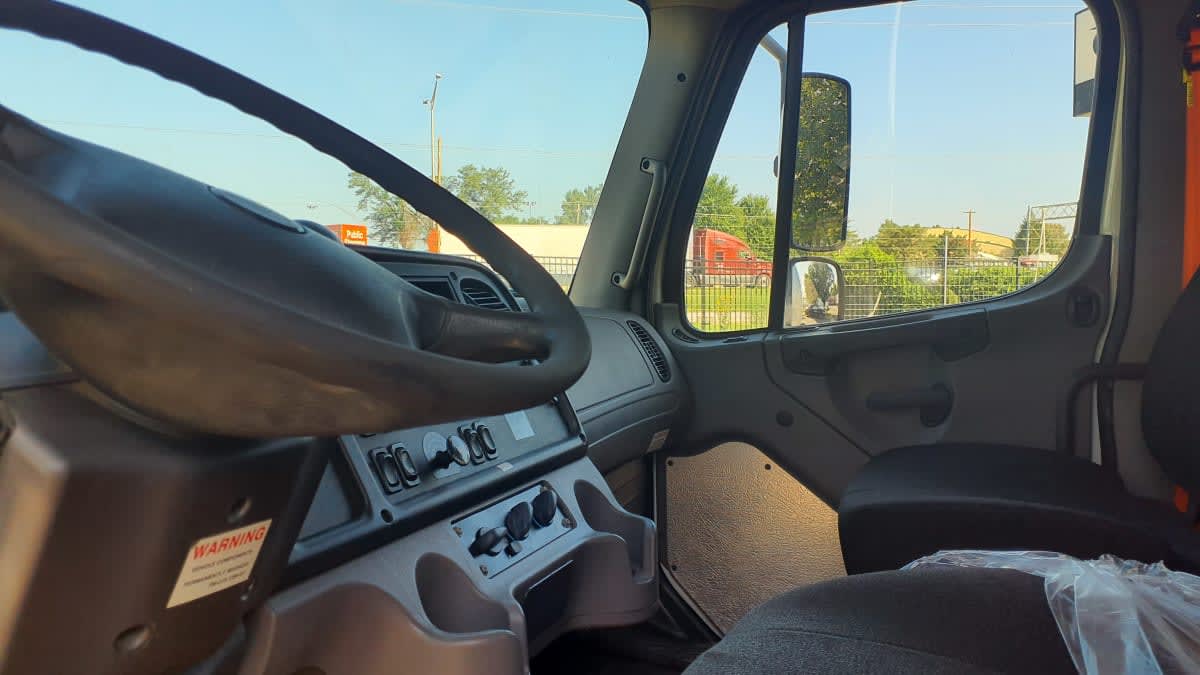 2020 Freightliner M2 106 in Bolingbrook, IL — photo 7