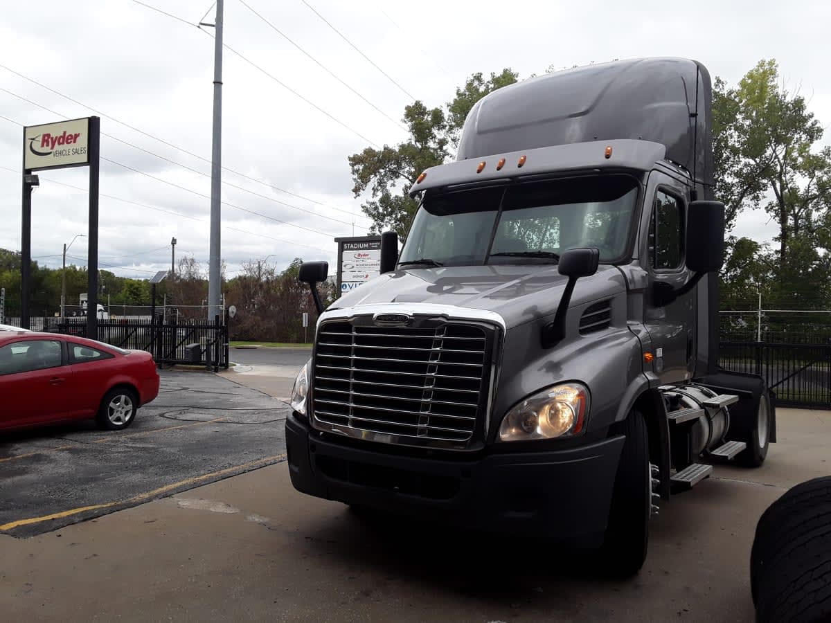 2020 FREIGHTLINER/MERCEDES CASCADIA 113 266500