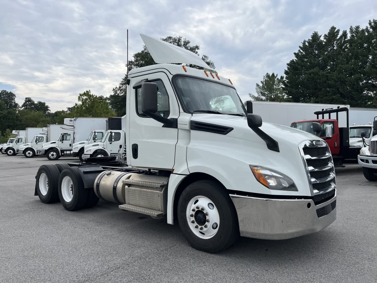 2019 Freightliner Cascadia in Beltsville, MD — photo 3