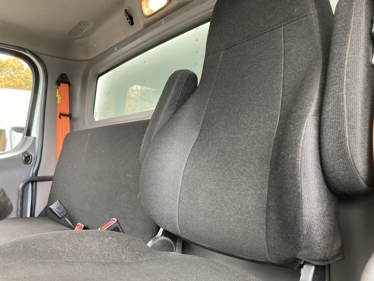 2020 Freightliner/Mercedes M2 106 266589