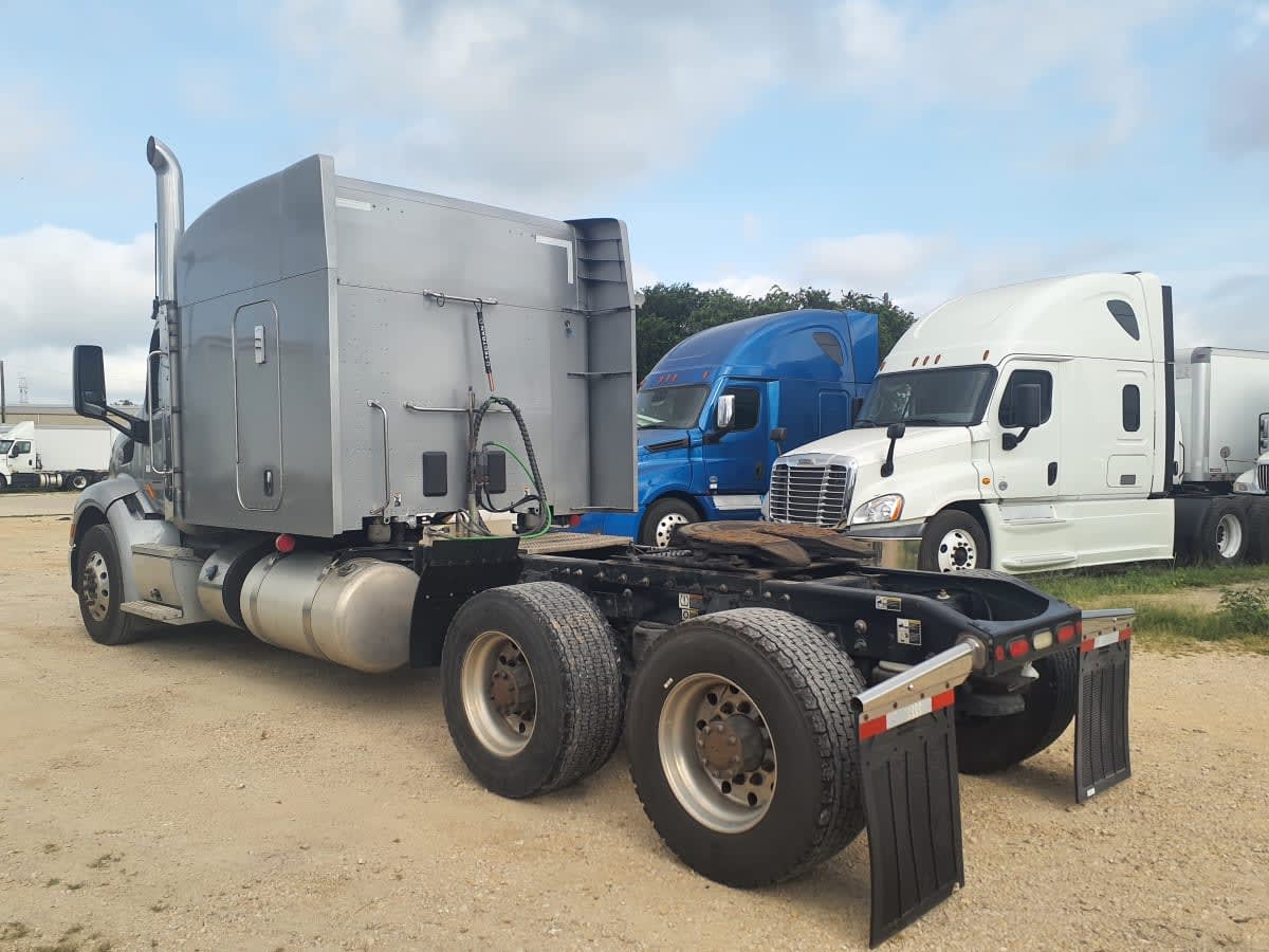 2021 Peterbilt 579 in Converse, TX — photo 6