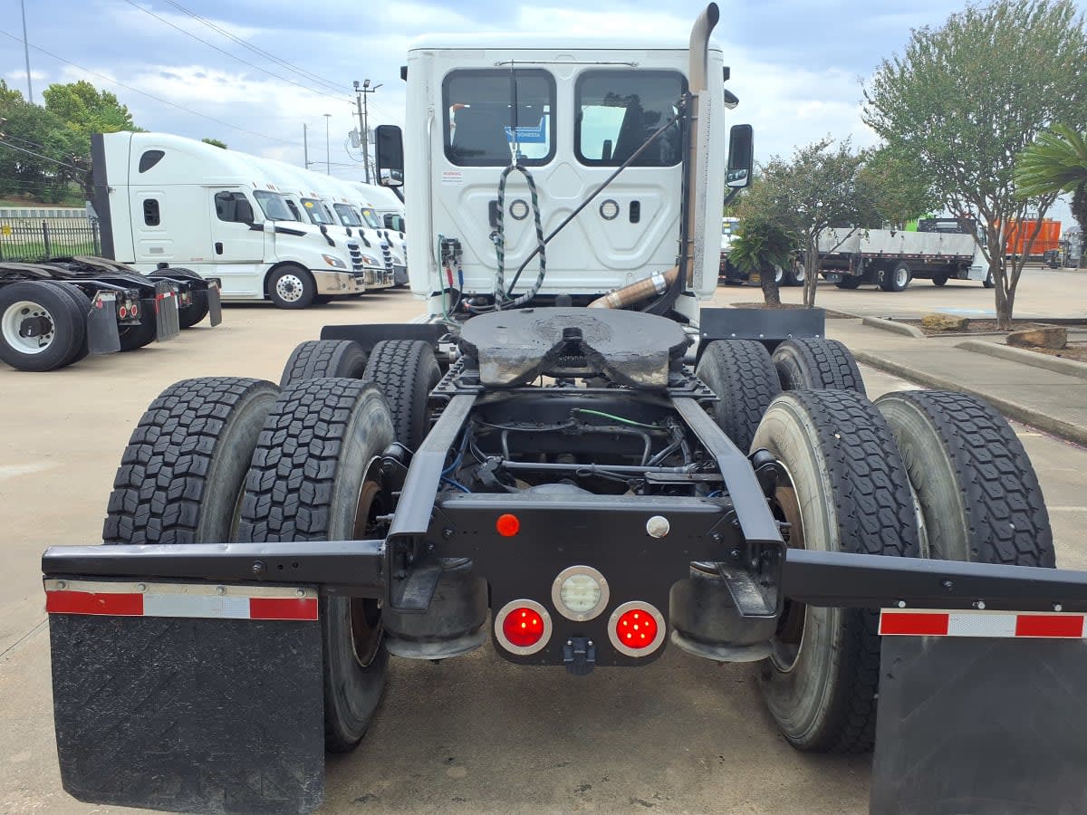 2020 Freightliner Cascadia in Houston, TX — photo 5