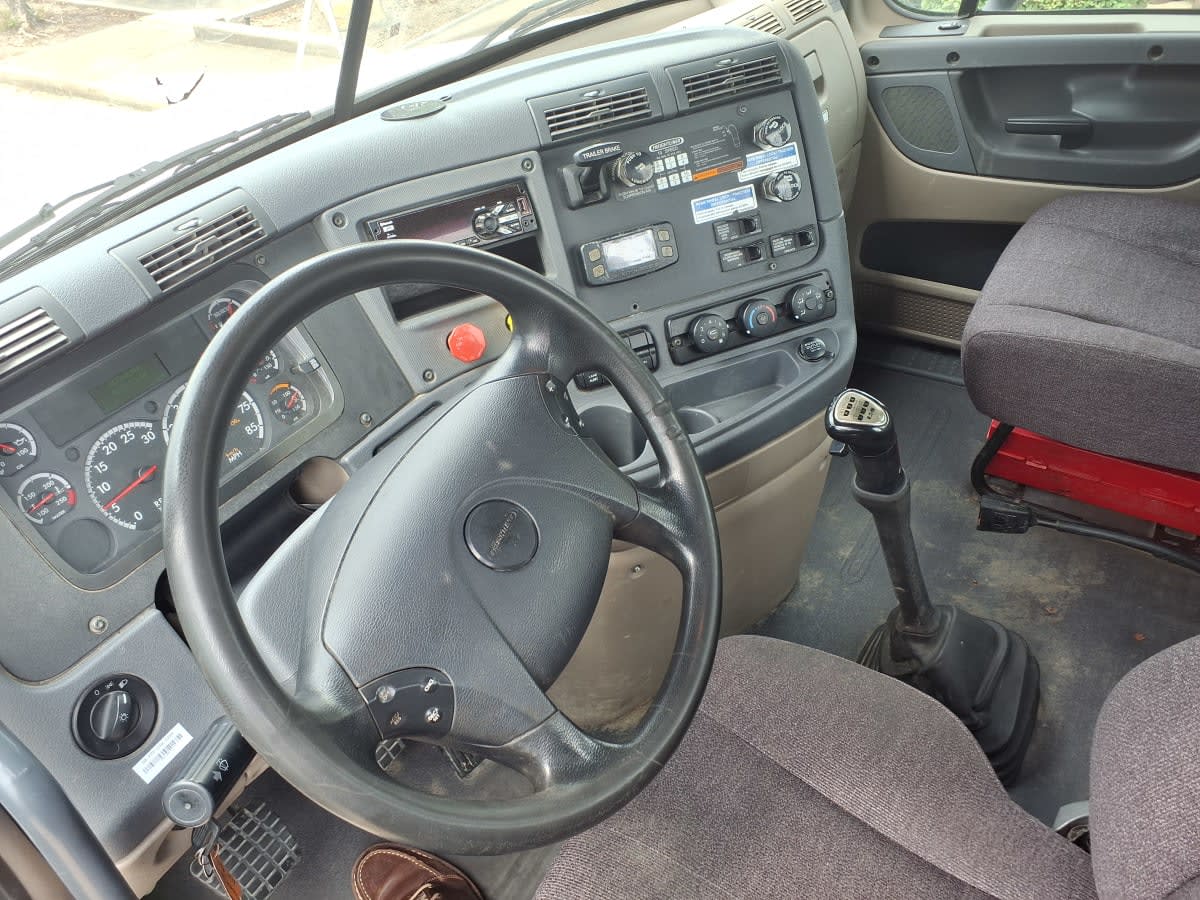2020 Freightliner Cascadia in Houston, TX — photo 7