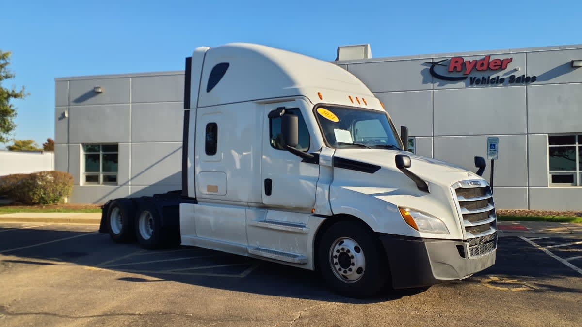 2021 Freightliner Cascadia in Bolingbrook, IL — photo 3
