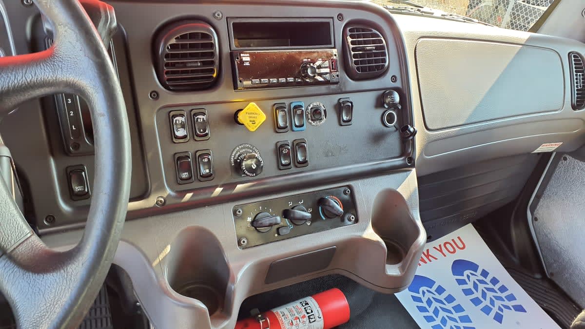 2020 Freightliner/Mercedes M2 106 266954