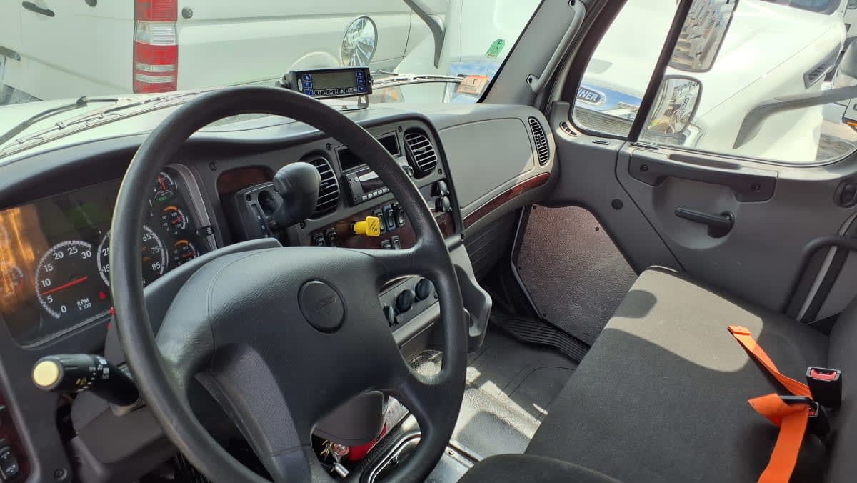 2020 Freightliner M2 106 in Warwick, RI — photo 8
