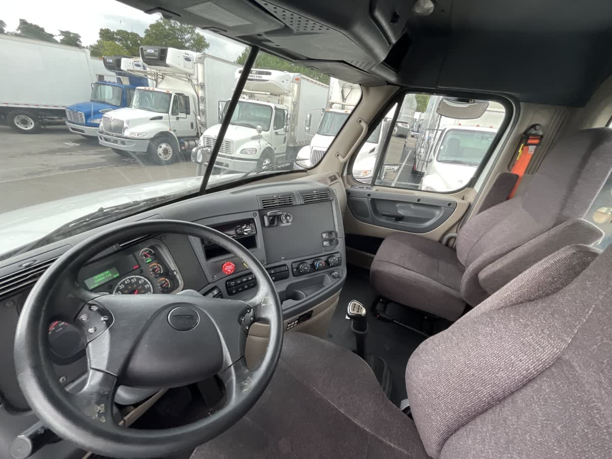2020 Freightliner Cascadia in Beltsville, MD — photo 7