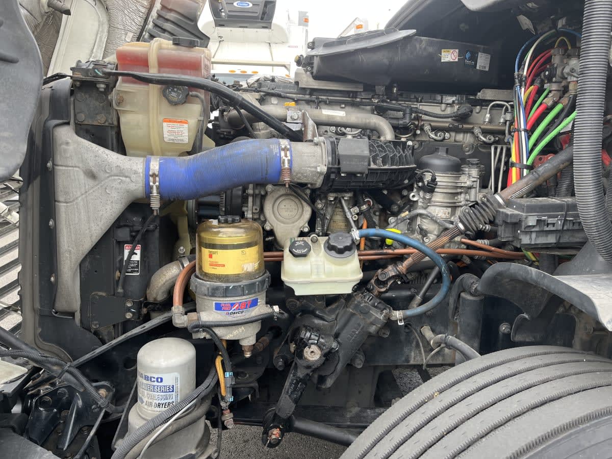 2020 Freightliner Cascadia in Beltsville, MD — photo 8
