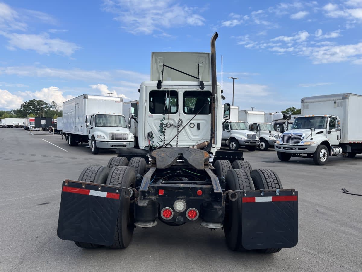 2020 Freightliner Cascadia in Beltsville, MD — photo 5