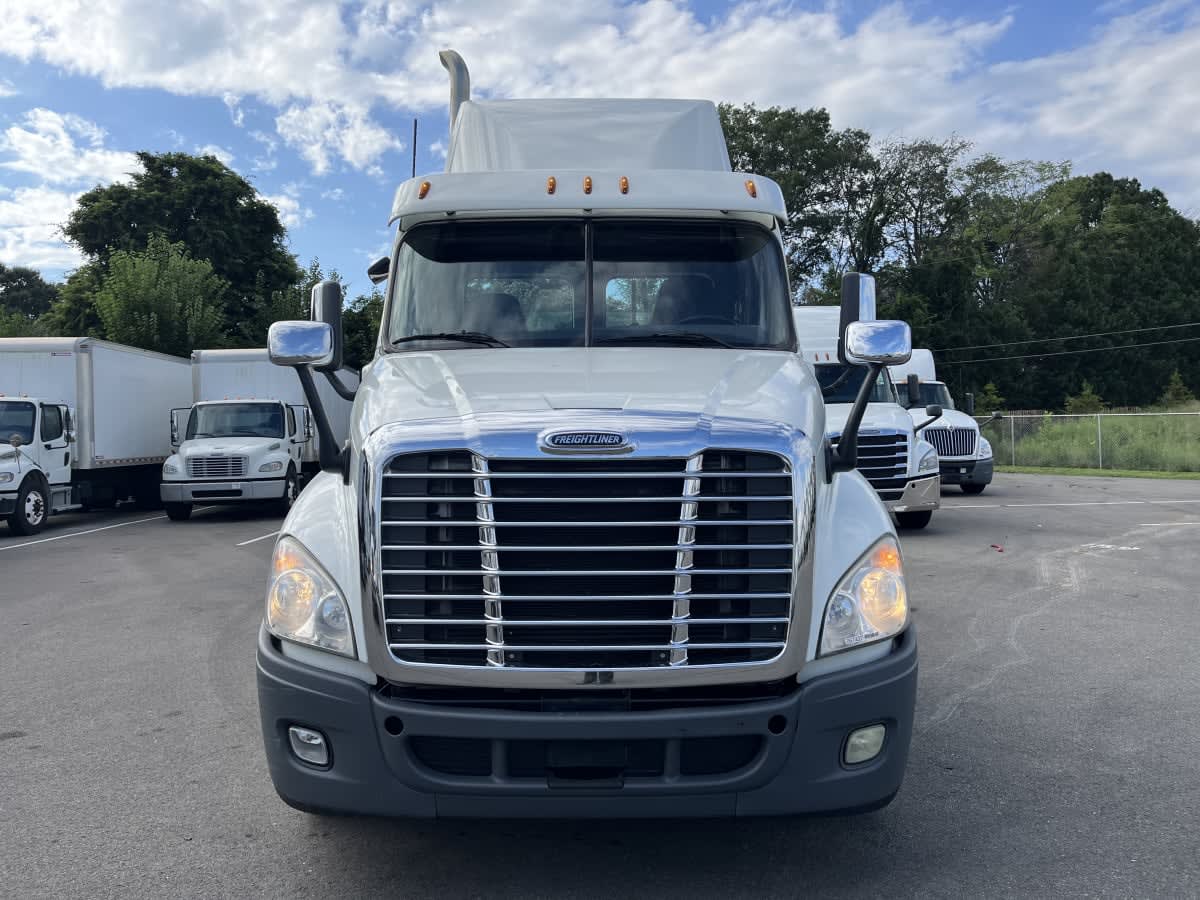 2020 Freightliner Cascadia in Beltsville, MD — photo 2
