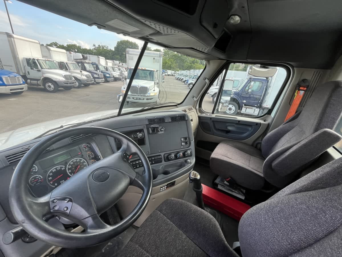 2020 Freightliner Cascadia in Beltsville, MD — photo 7