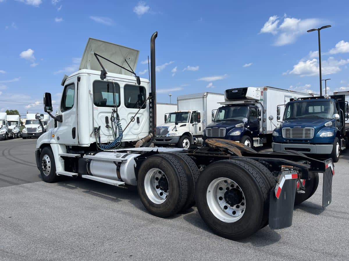 2020 Freightliner Cascadia in Beltsville, MD — photo 6