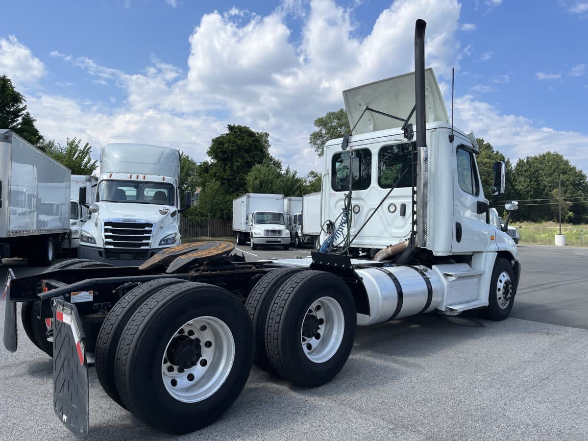 2020 Freightliner Cascadia in Beltsville, MD — photo 4