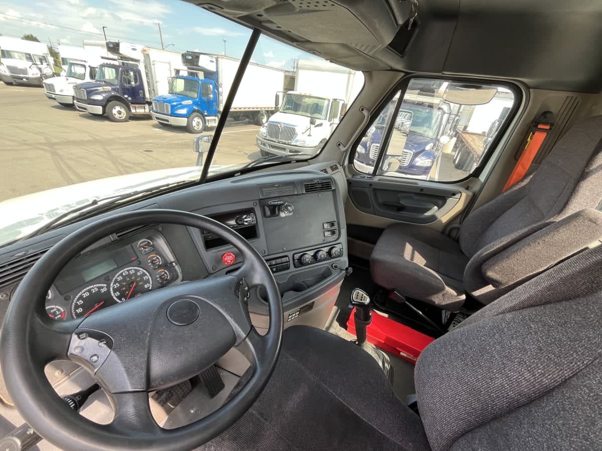 2020 Freightliner Cascadia in Beltsville, MD — photo 7