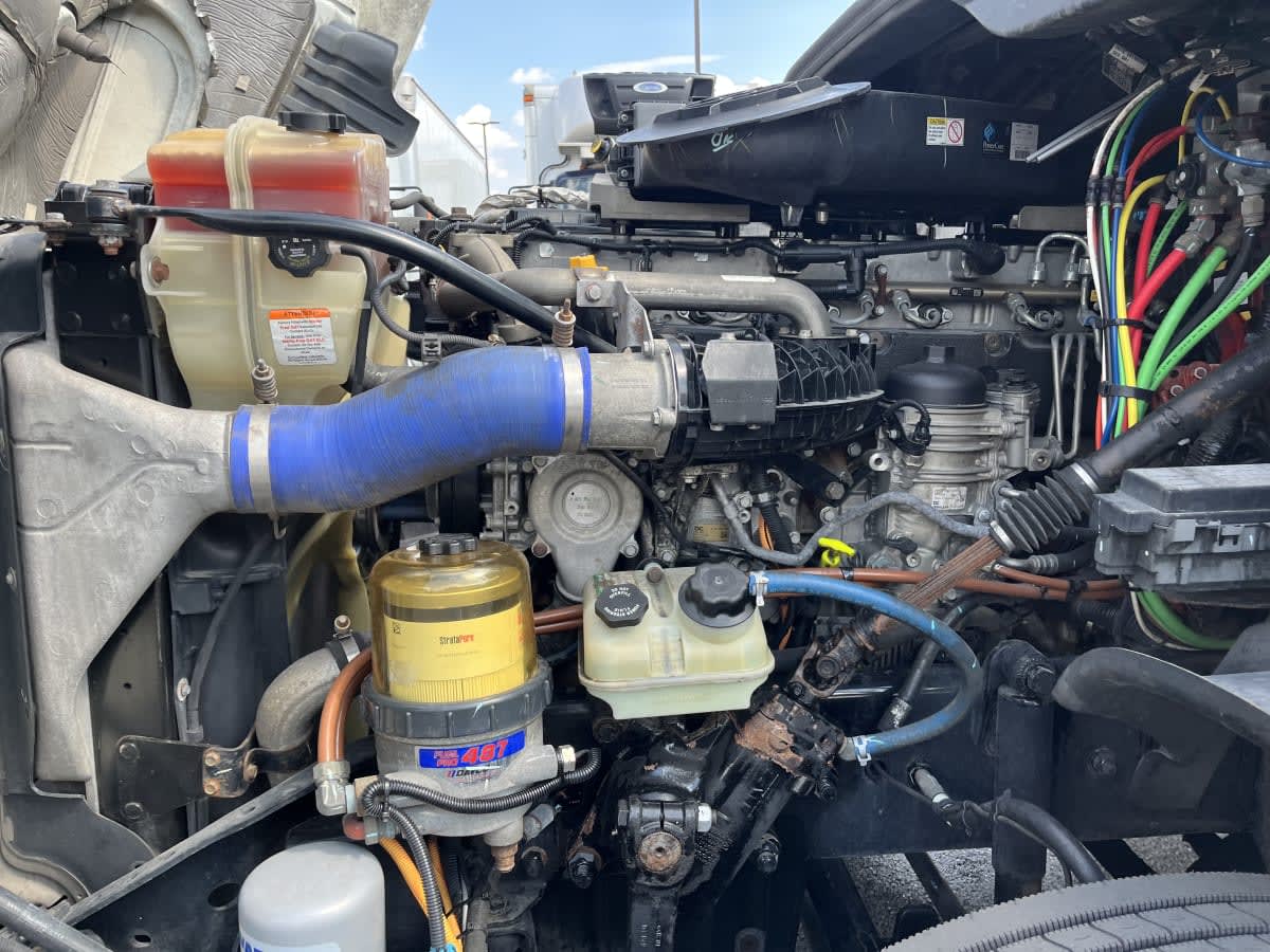 2020 Freightliner Cascadia in Beltsville, MD — photo 8